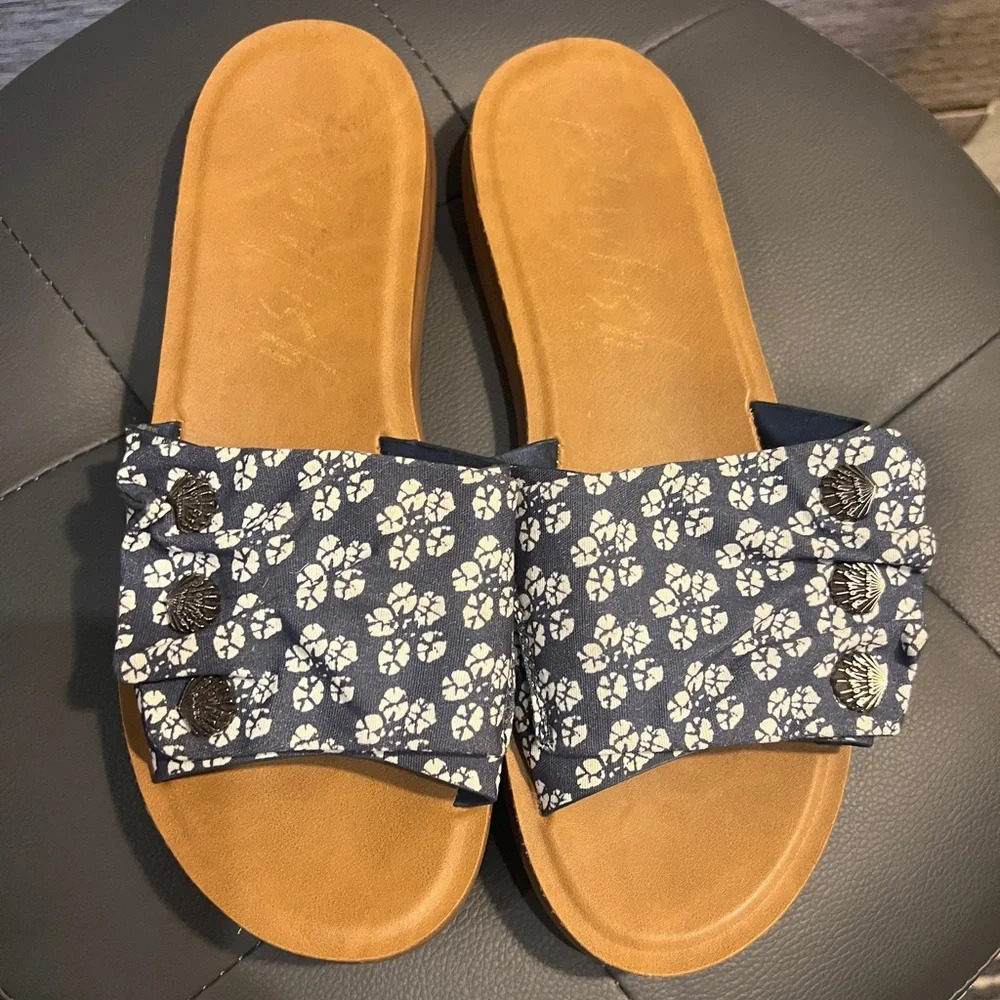 Blowfish women's Slipon slippers size 11